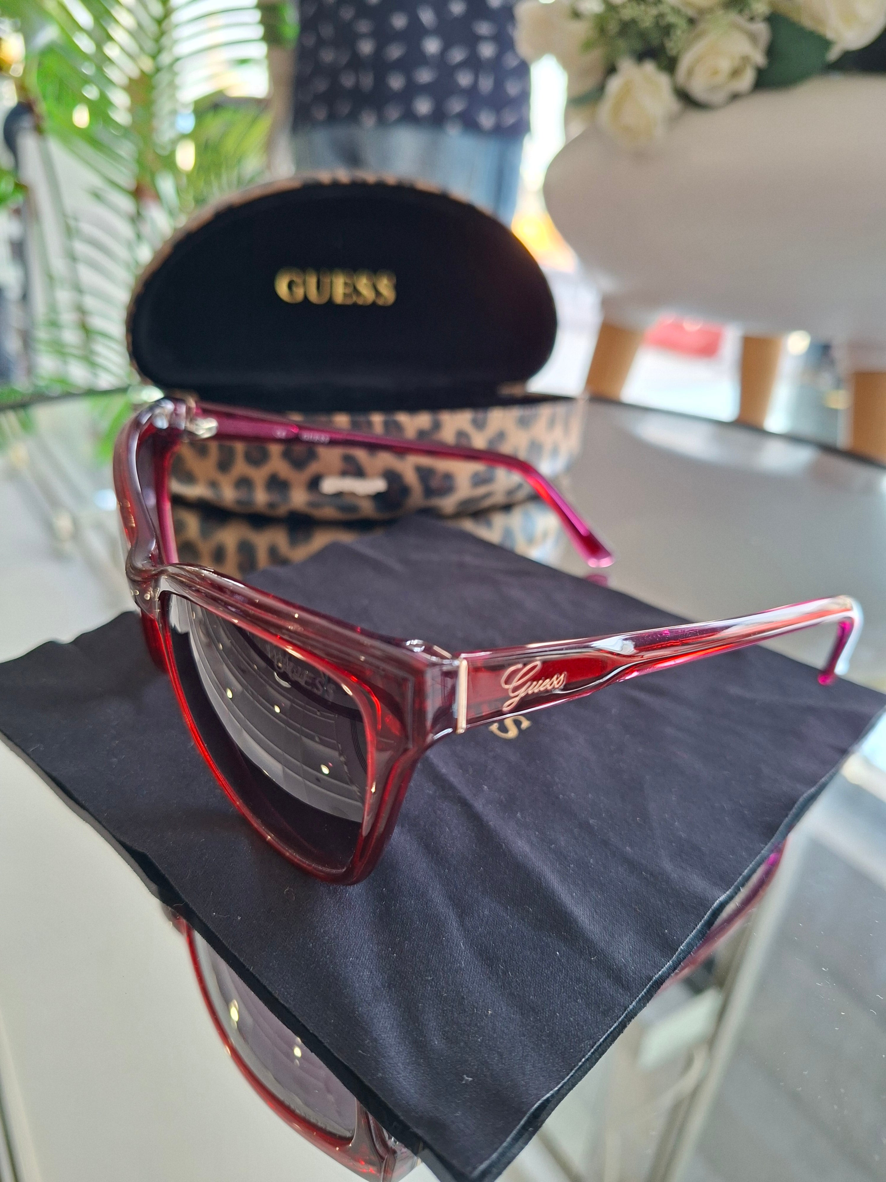 GUESS Cat-eye sunglasses with discreet logo, Red, 56-18-135 Standard – Wholesale_3