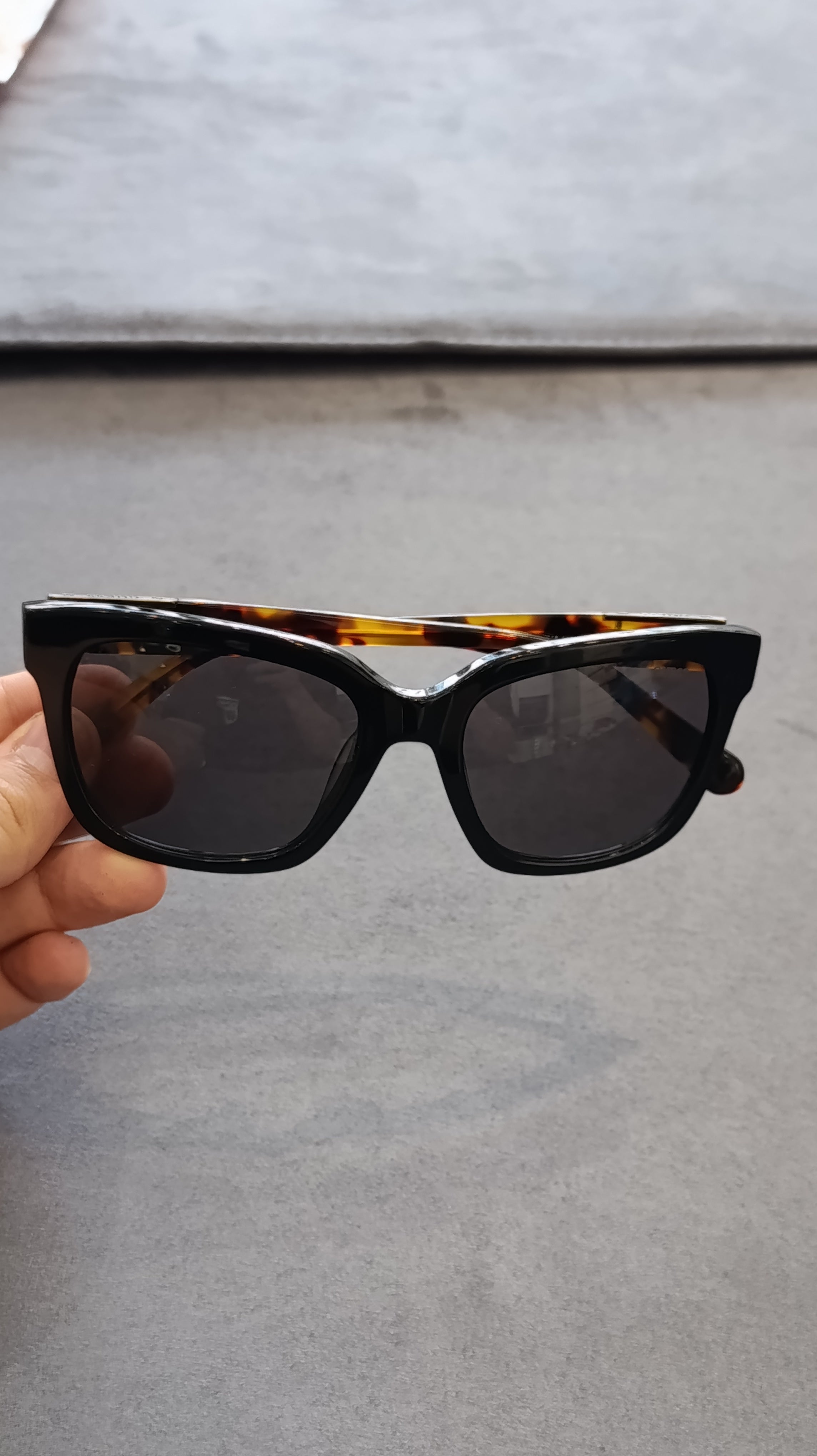 Guess GU6855 01A Sunglasses – Black Frame / Tortoise Temples – Wholesale_3