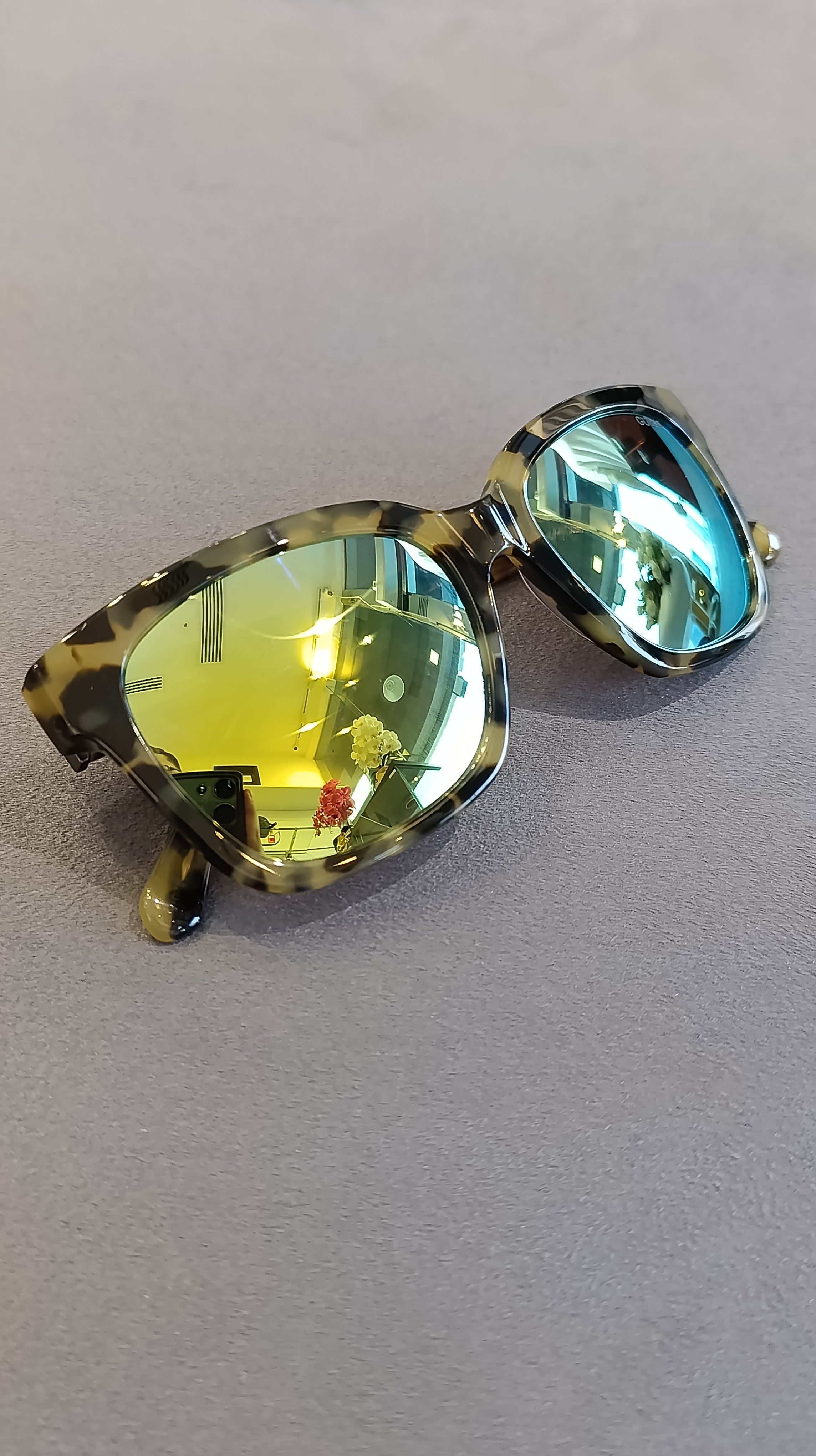 Guess GU6855 52Q Sunglasses – Tortoise Frame / Gold Mirror Lenses – Wholesale_3