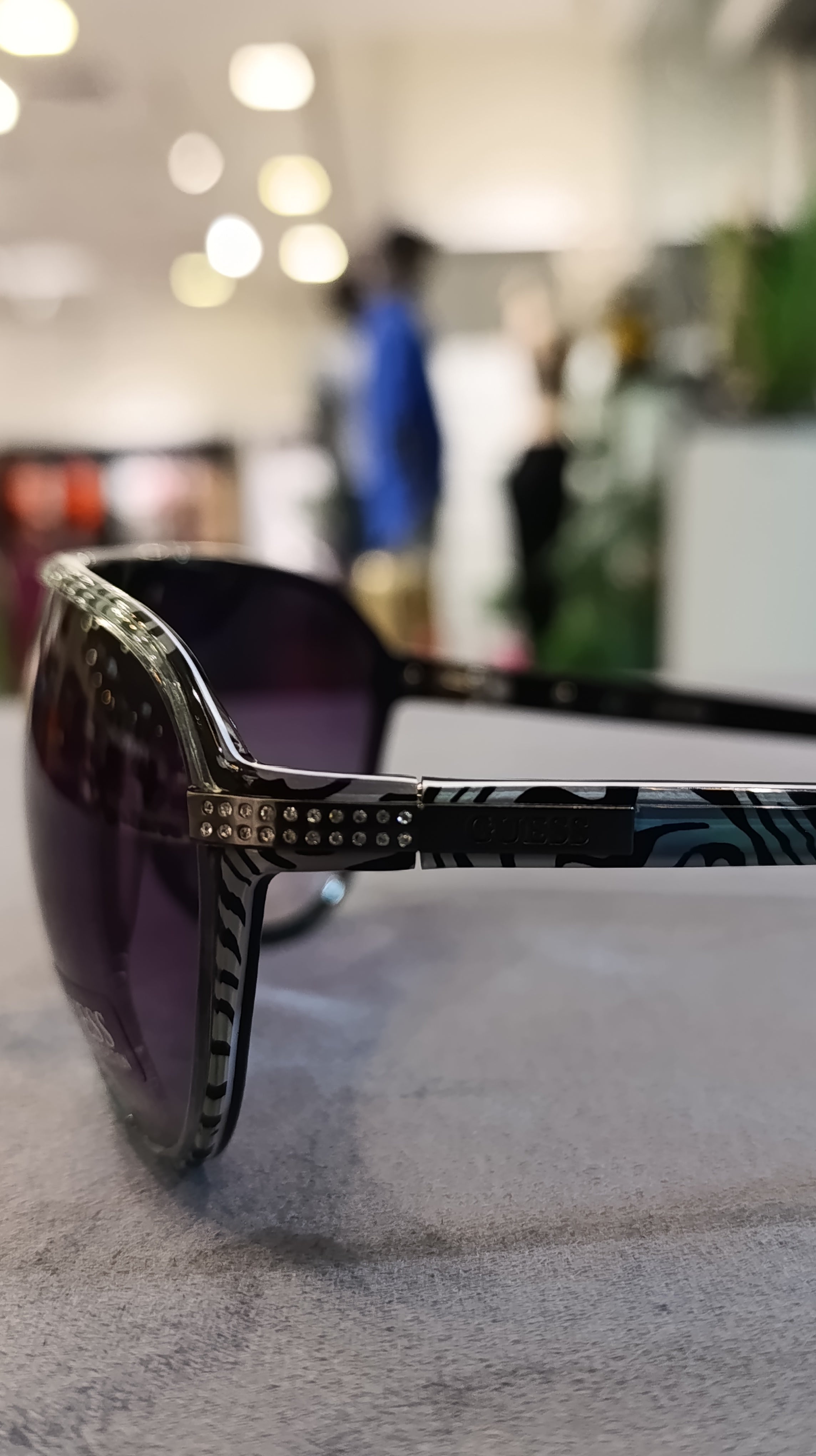 Guess GU7014-TQZB-35 Sunglasses – Turquoise Zebra / Crystal G / Smoke Gradient – Wholesale_3