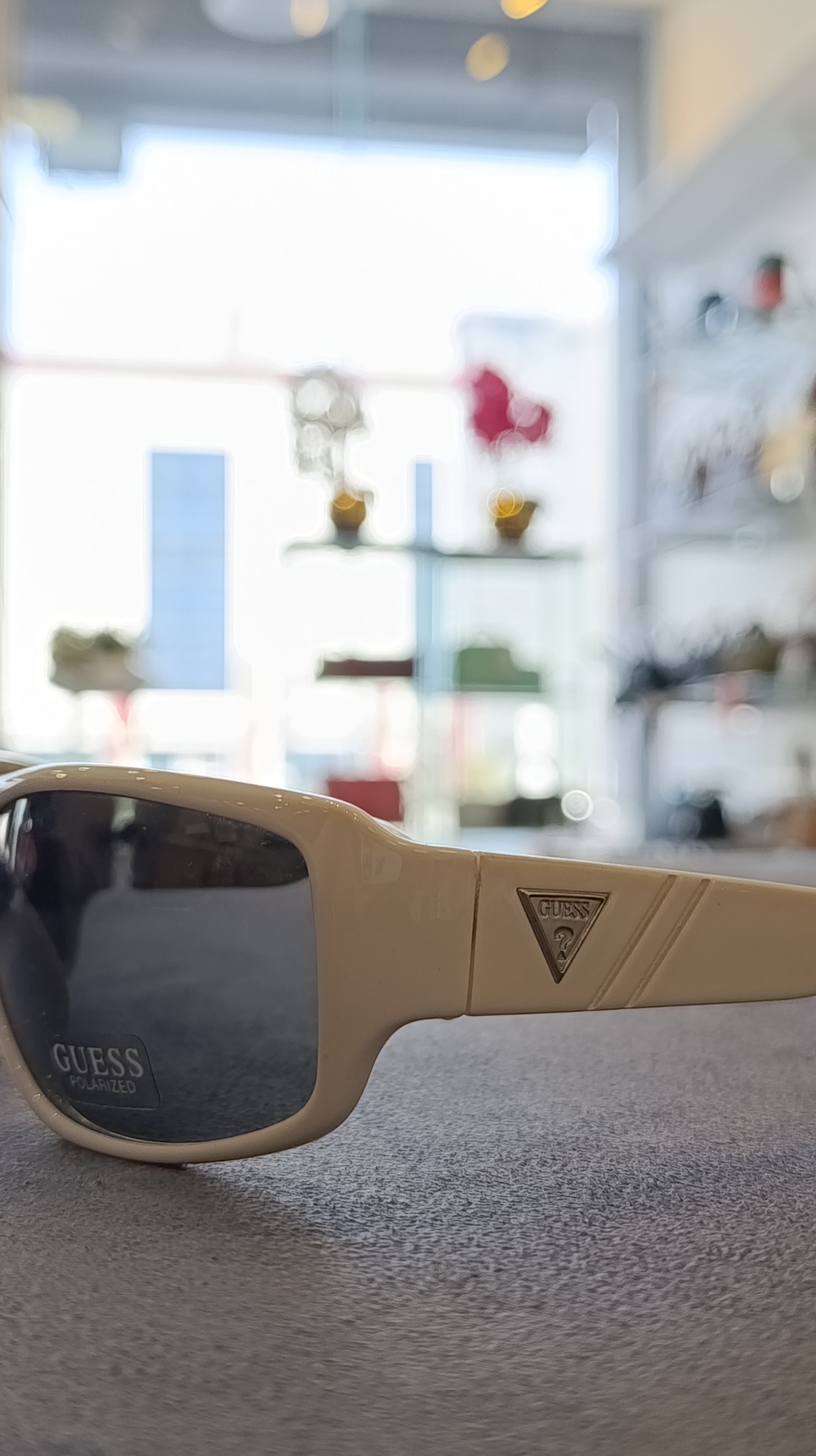 Guess GUP1005 WHT-3 Sunglasses – White / Dark Smoke Polarized – Wholesale_3