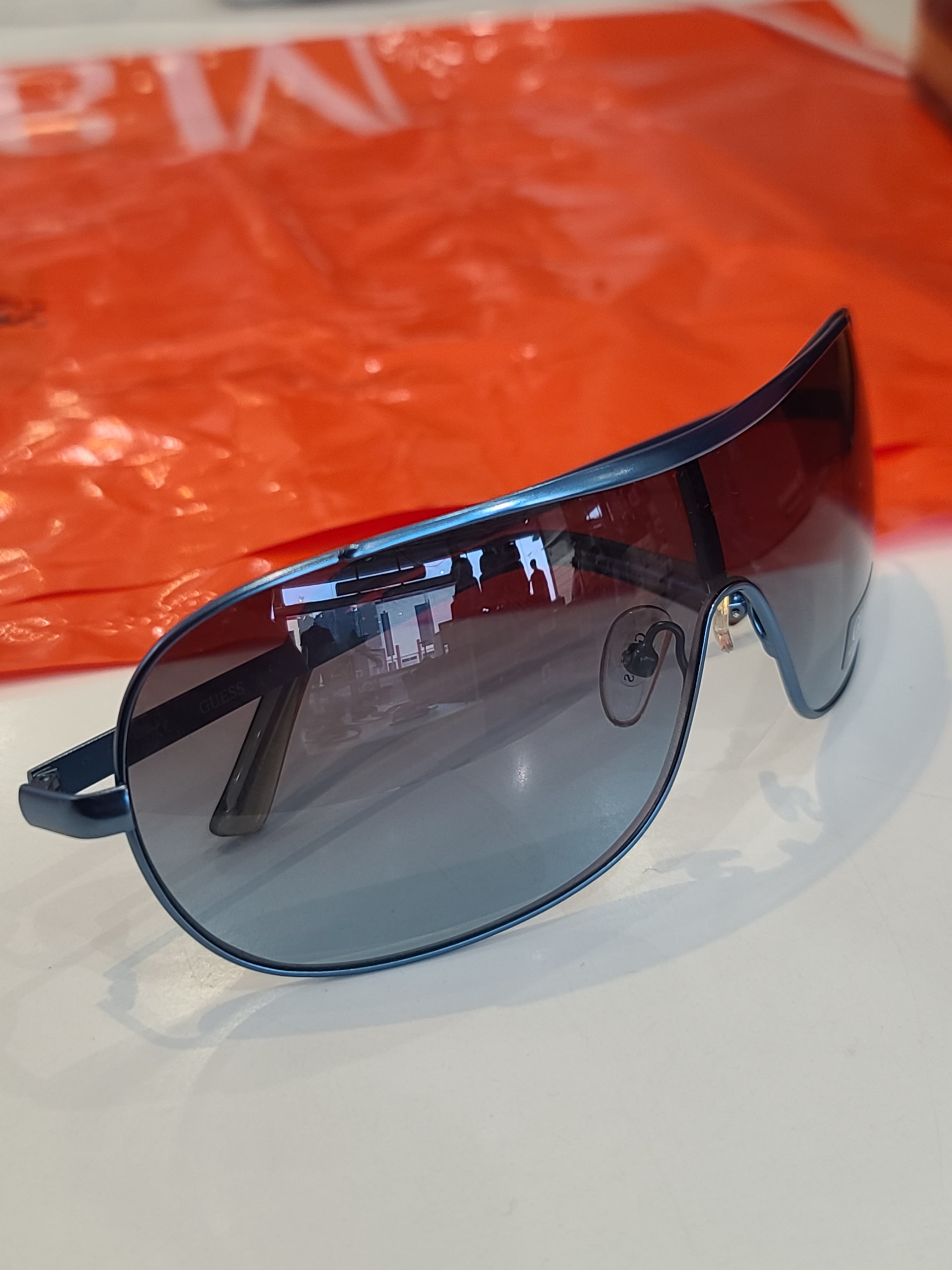 Guess Shield Sunglasses – Blue Gradient Designer Eyewear – Wholesale_5