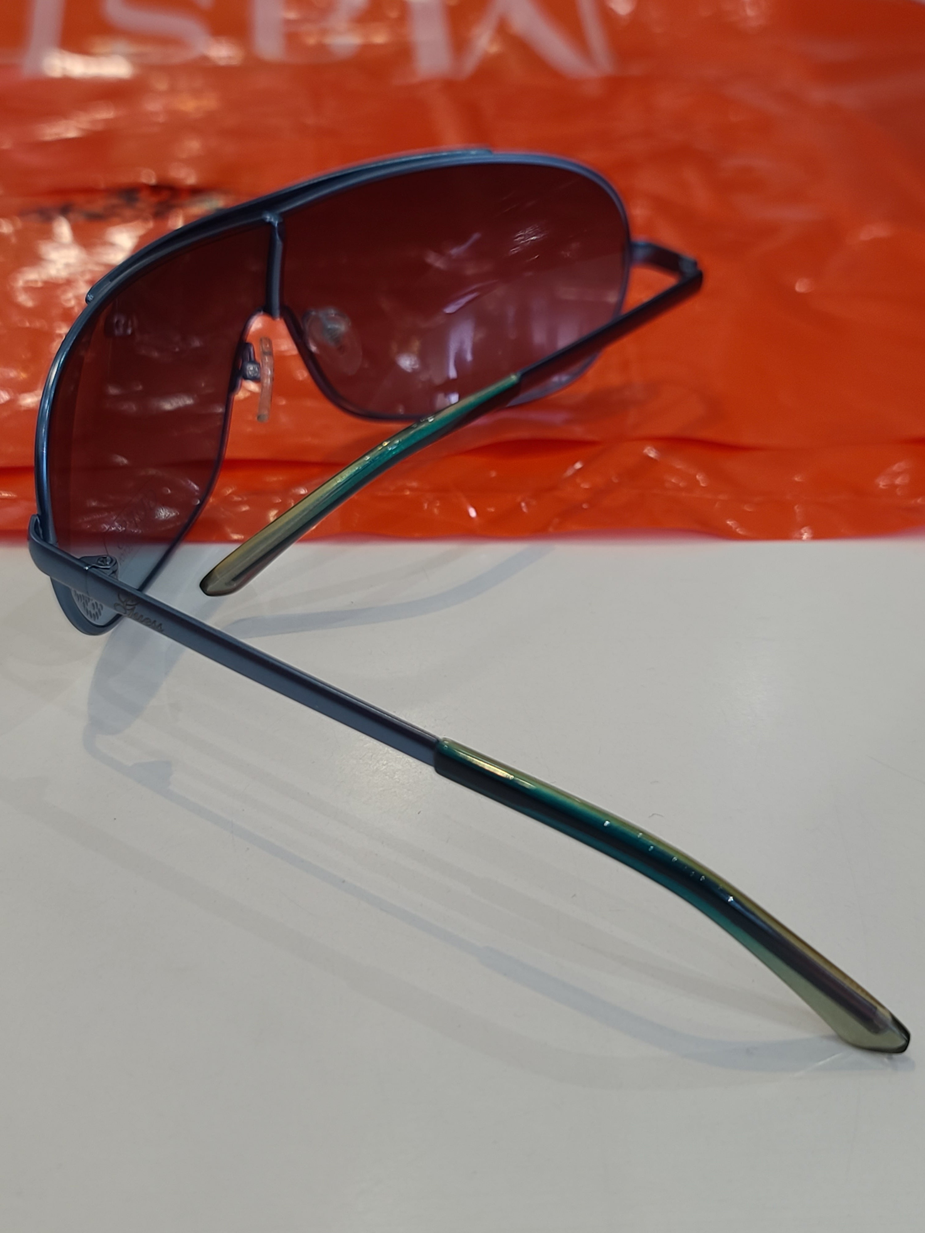 Guess Shield Sunglasses – Blue Gradient Designer Eyewear – Wholesale_4