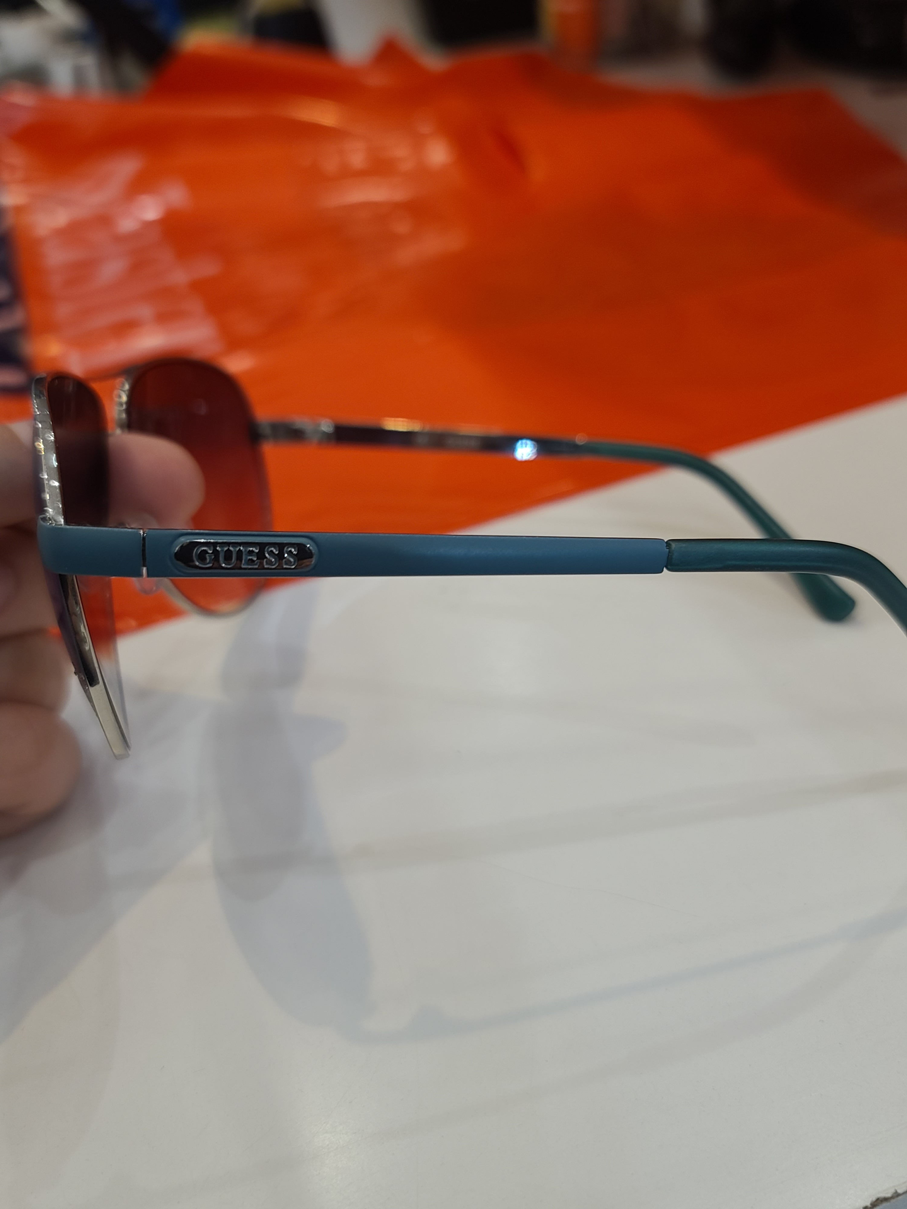 GUESS Sunglasses – Sleek, Stylish, and Sun-Ready – Wholesale_5