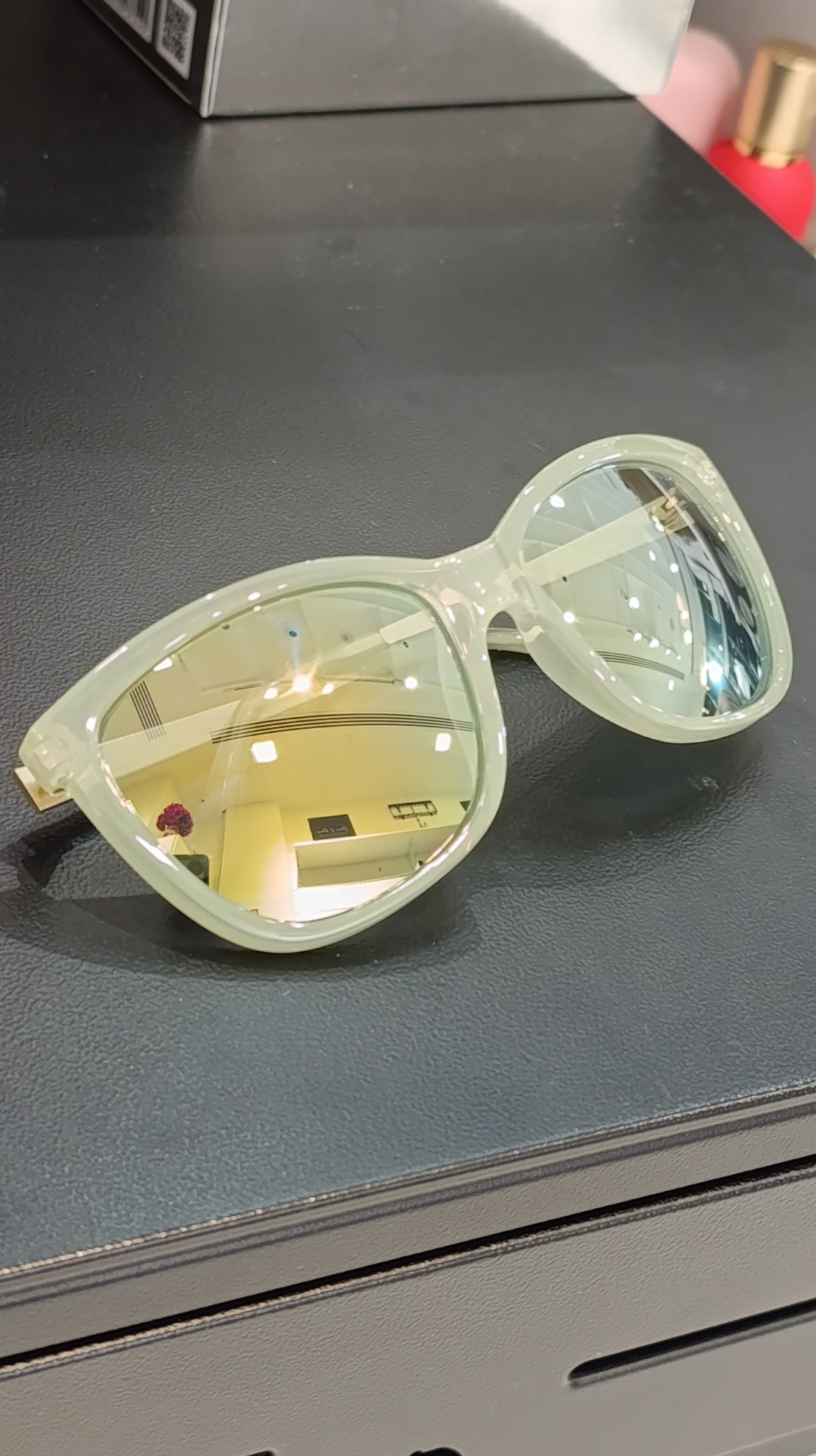 Guess Women GU7444 Oversized Square Sunglasses, Mint Green Mirror – Wholesale_3